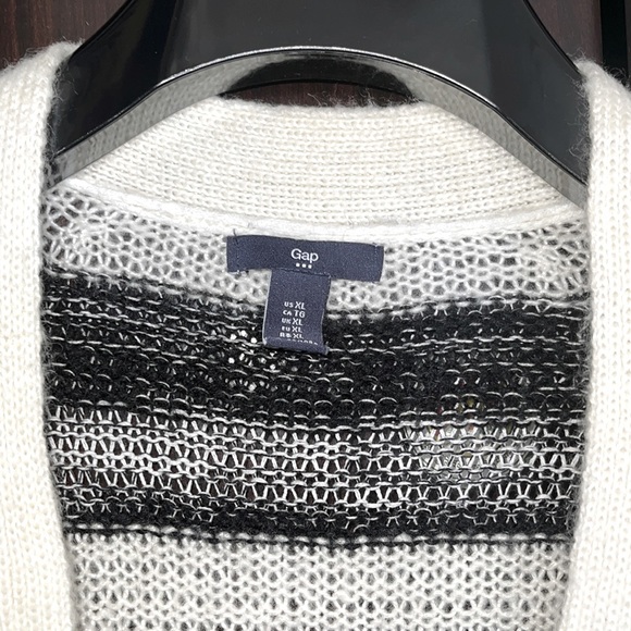 Gap Cardigan sweater. Size-XL,Crochet mesh, striped, buttoned. - Picture 2 of 4